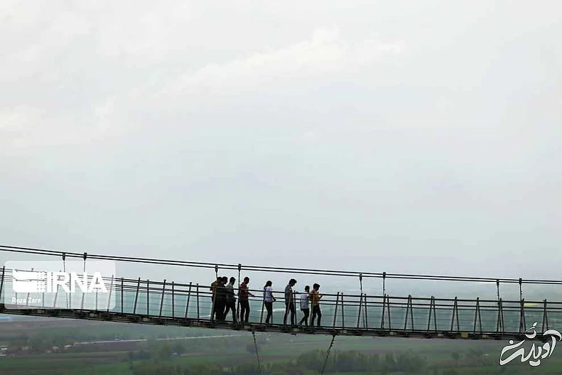 تصاویر - پل معلق تمام شیشه ای شهر هیر